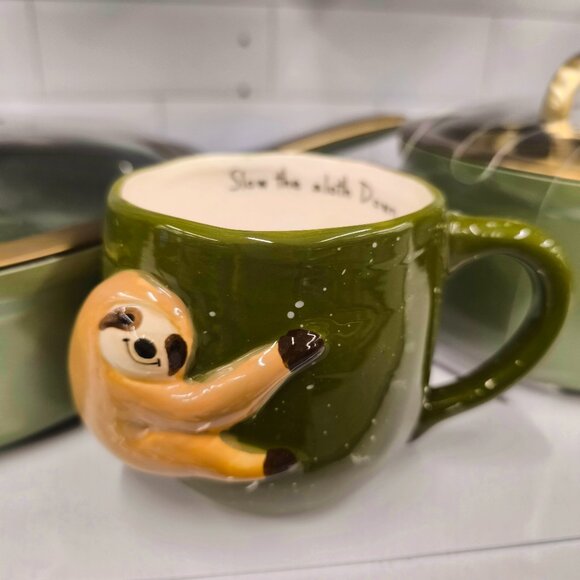 Smiling sloth hug with green coffee mug 18.94oz 596ml - Picture 1 of 6